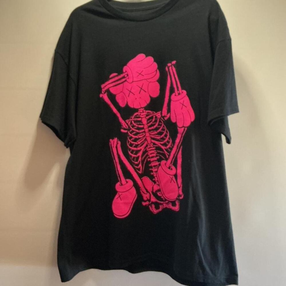 Kaws black skeleton tee new